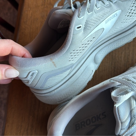 Brooks White Running Shoes - Picture 11 of 11